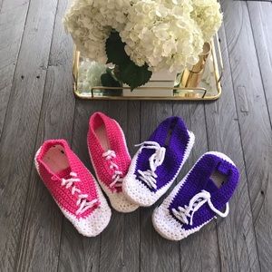 Crochet slippers look like chucks.